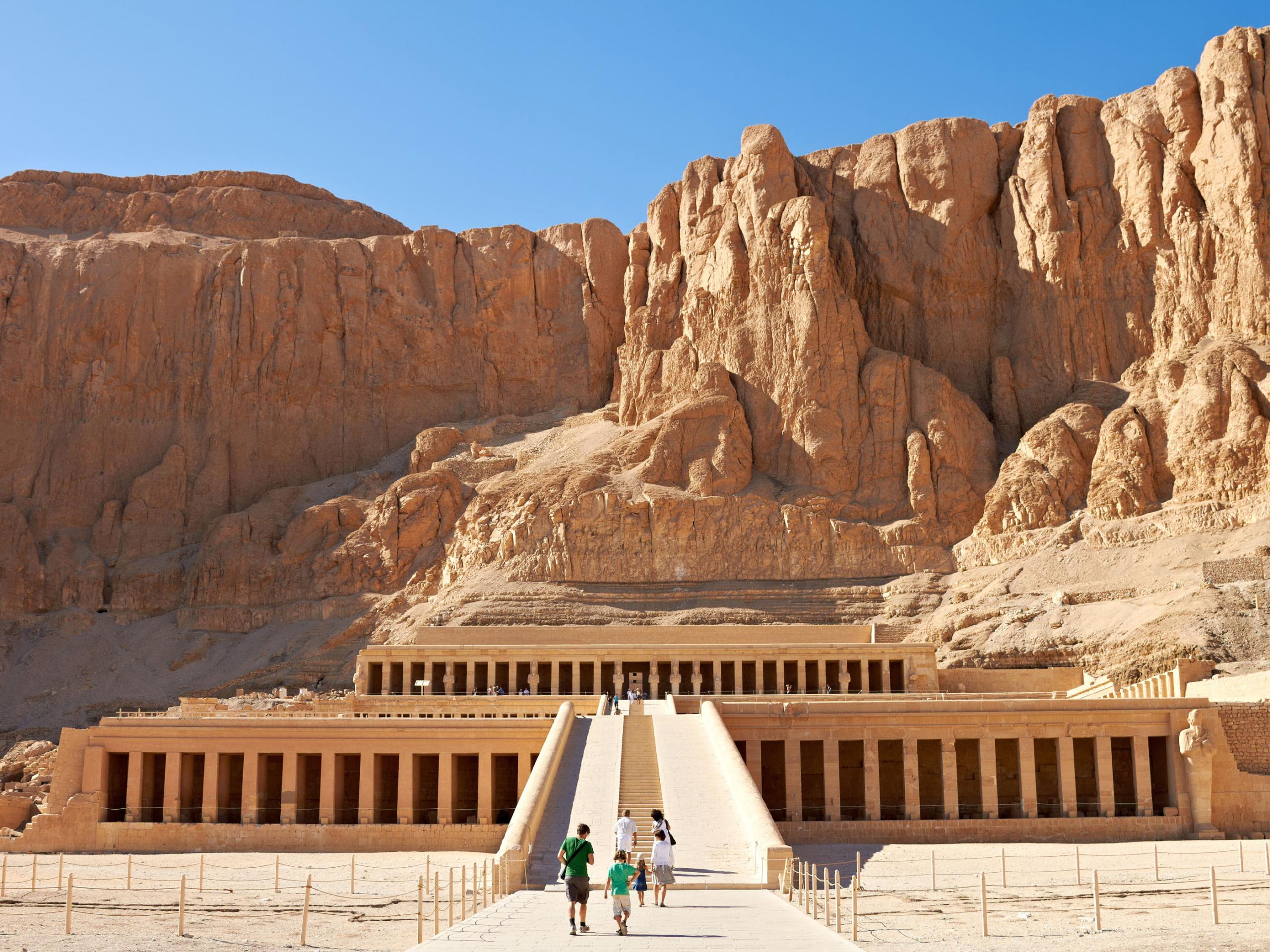 The Magnificent Mortuary Temple of Queen Hatshepshut beneath the cliffs at Deir El ...2560 x 1920